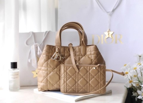 DIOR 미디엄 DIOR TOUJOURS 백 탠 매크로 까나쥬 송아지 가죽 M2821OSHJ