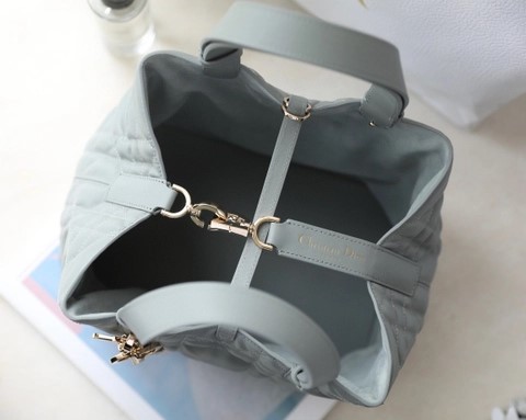 DIOR 미디엄 DIOR TOUJOURS 백 스톤 그레이매크로 까나쥬 송아지 가죽 M2821OSHJ