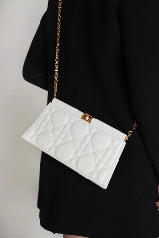 Dior Caro Colle Noire 클러치 위드 체인 라떼 까나주 S5166UDBB