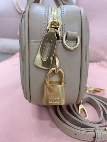 Miu Miu Arcadie 마틀라세 나파 가죽 백 5BB123 샌드 베이지 M1