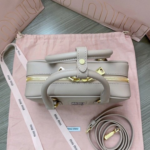 미우미우 마트라세 가죽 가방 5BB142 카메오 M1