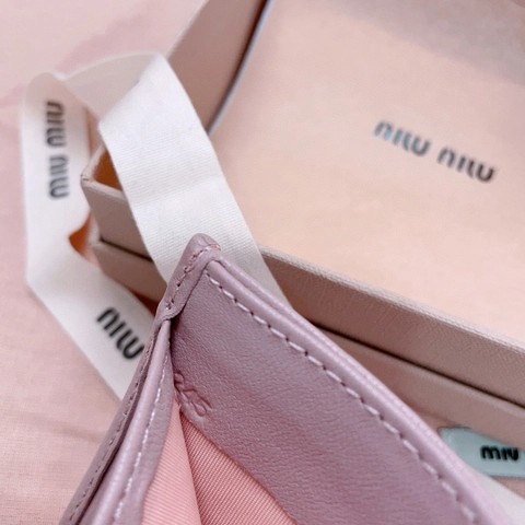 Miu Miu 5MC076_2FPP_F0E18 마테라세 나파 가죽 카드 홀더 Alabaster 핑크 M1