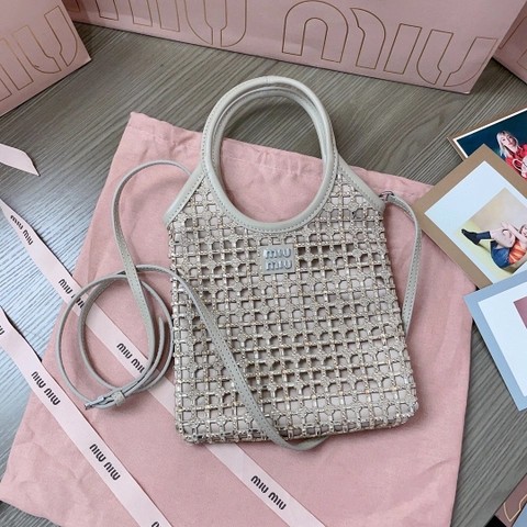 미우미우 5BA281 샌드 베이지 새틴 핸드백 (합성 크리스털 장식) M1