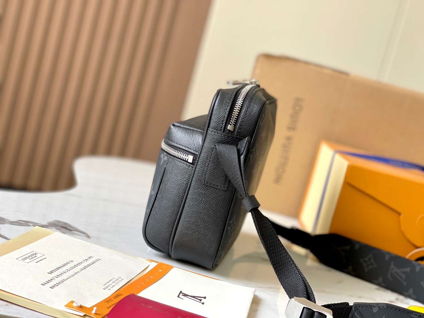 루이비통 M30233 아웃도어 메신저
