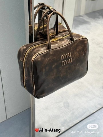 미우미우 5BB117_2F6P_F0V6L_V_OOO 가죽 보백 샌드/커피 M1