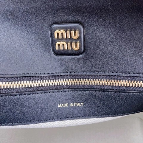 미우미우 5BA289 가죽 가방 블랙 M1