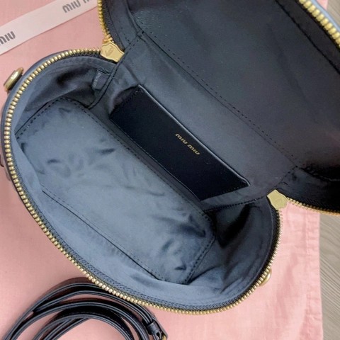 미우미우 마틀라세 나파 가죽 숄더백 블랙 5BH226_N88_F0002_V_OOO M1
