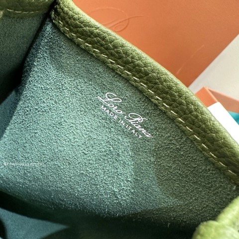 로로 피아나 마이크로 베일 백 그레인드 카프스킨 FAM7943 그린