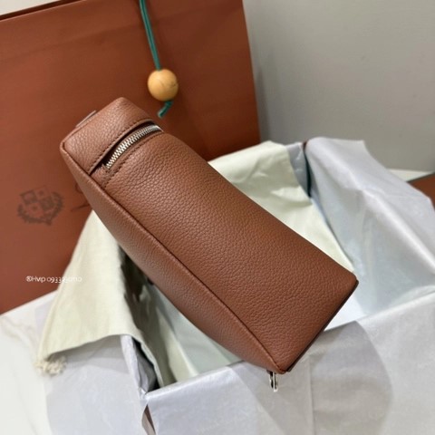 로로 피아나 엑스트라 포켓 백팩 L23.5 그레인드 카프스킨 FAN4041