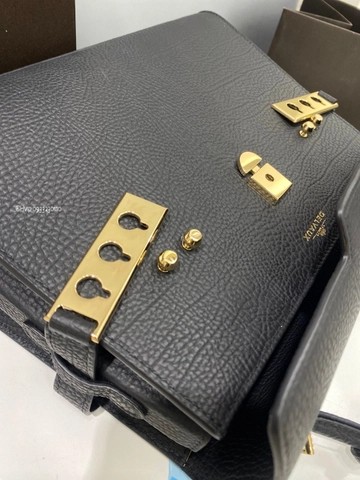 크리스피 카프 소재의 Delvaux Tempête MM AA0611AMF 블랙 GHW