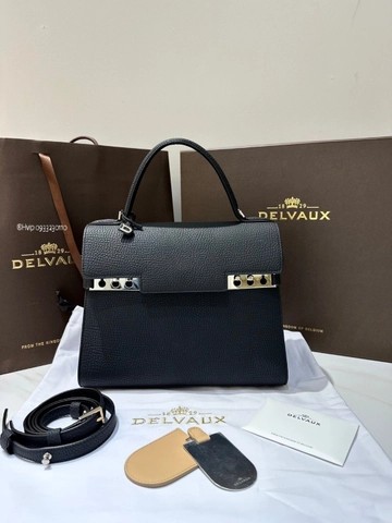 크리스피 카프 소재의 Delvaux Tempête MM AA0611AMF 블랙 PHW