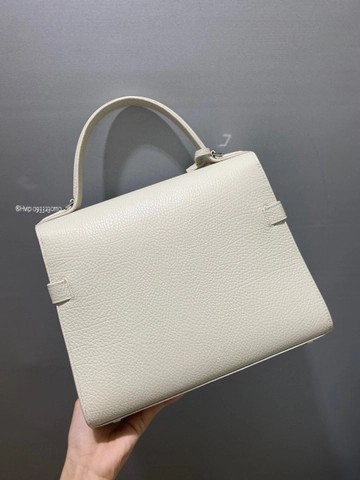 크리스피 카프 소재의 Delvaux Tempête MM AA0611AMF 화이트