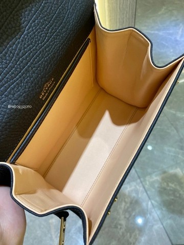 크리스피 카프 소재의 Delvaux Tempête PM AA0611AMF 블랙 GHW