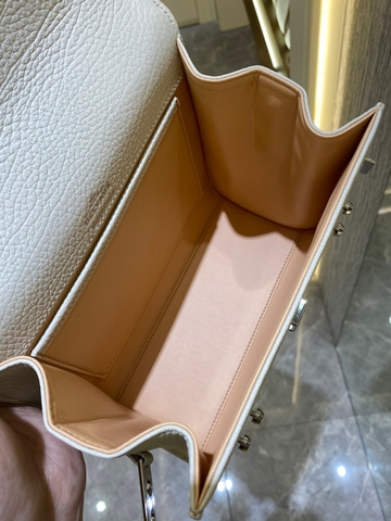 크리스피 카프 소재의 Delvaux Tempête PM AA0611AMF 화이트