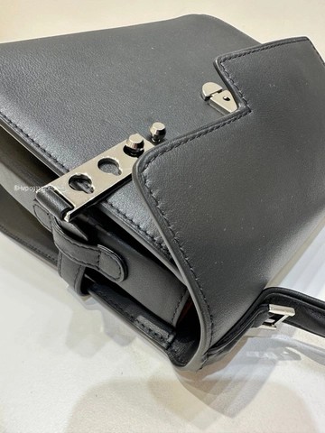Delvaux Tempête PM, 실키 송아지 가죽 AA0612BQS099ZDO 블랙 PHW