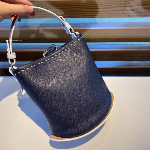 Delvaux 배터리 미니 버킷 Surpiquéen Taurillon Soft AA0607ATT0ADNDO