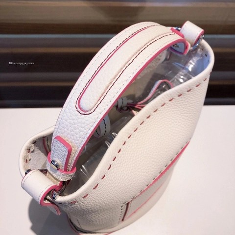 Delvaux 배터리 미니 버킷 Surpiquéen Taurillon Soft AA0607ATT0ADNDO