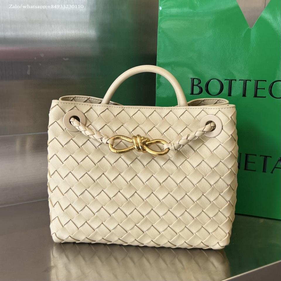 보테가 베네타 스몰 안디아모 에크루 743568 25x22x10.5 cm