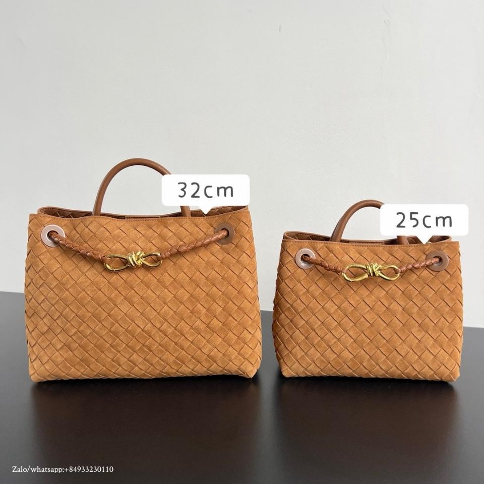 Bottega Veneta 스몰 안디아모 앰버 스웨이드 743568 25x22x10.5 cm