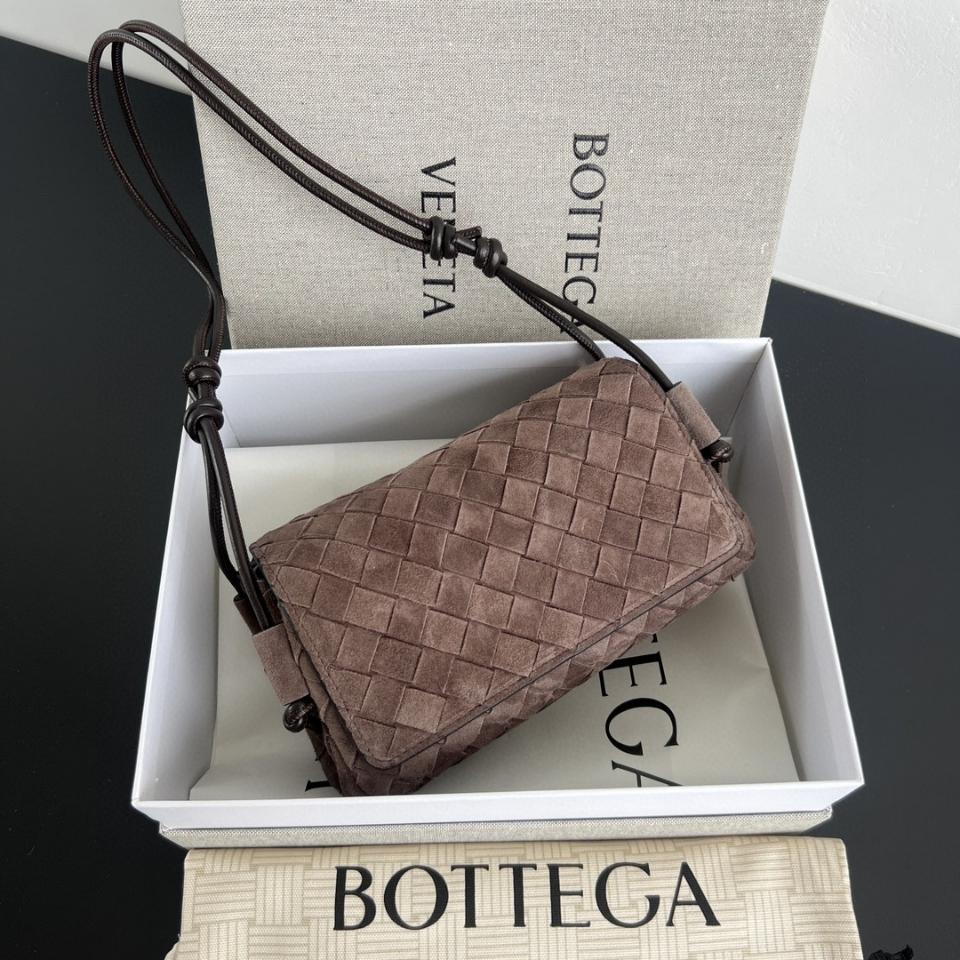 Bottega Veneta Notturno Fondant 스웨이드 송아지 가죽 843893   21x11x9cm