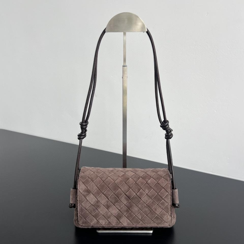 Bottega Veneta Notturno Fondant 스웨이드 송아지 가죽 843893   21x11x9cm