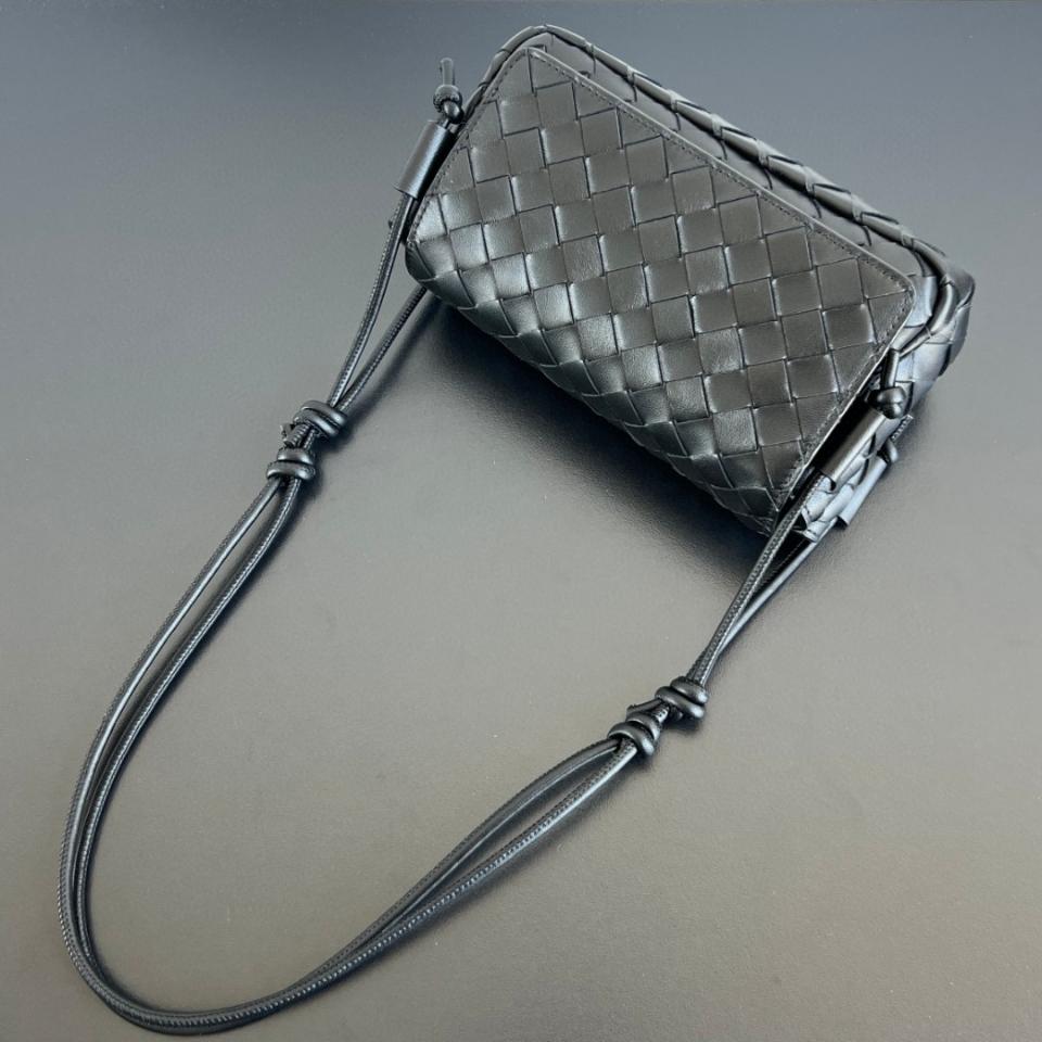 Bottega Veneta Notturno 블랙 843893 21x11x9cm