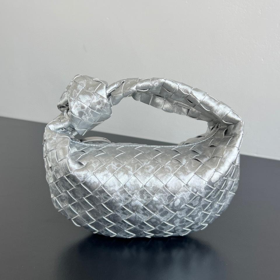 보테가 베네타 미니 조디 실버 651876V5XF08101 23x28x8cm