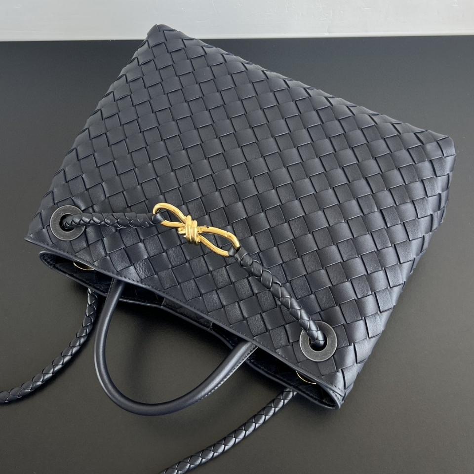 BOTTEGA VENETA 미디엄 안디아모 블랙 743572 32x25x11cm