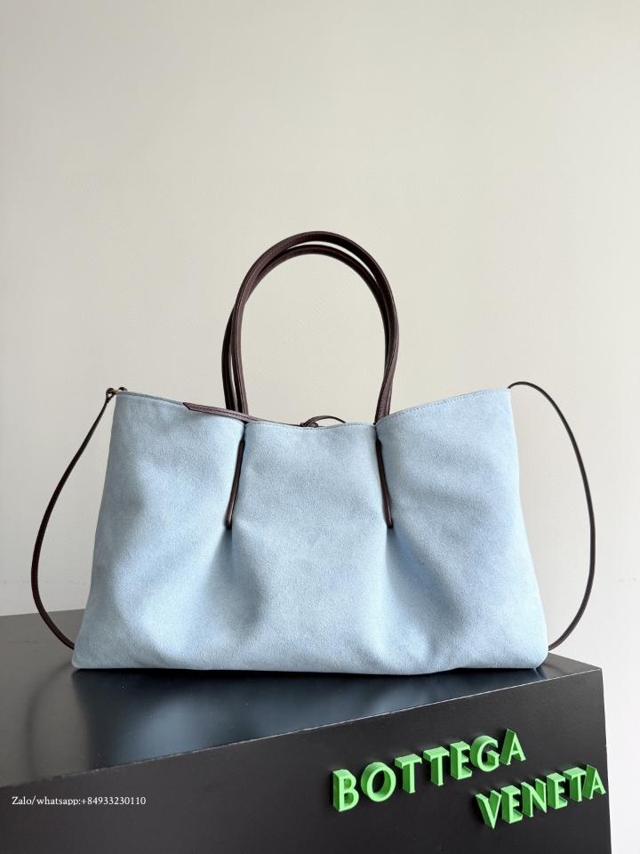 보테가 베네타 라지 피나코테카 노치올라/아이스 817166 43*14.5*23 cm