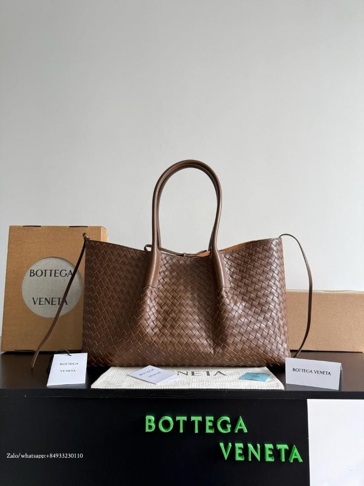 보테가베네타 라지 피나코테카 앰버/블루 로얄 817166 43*14.5*23cm