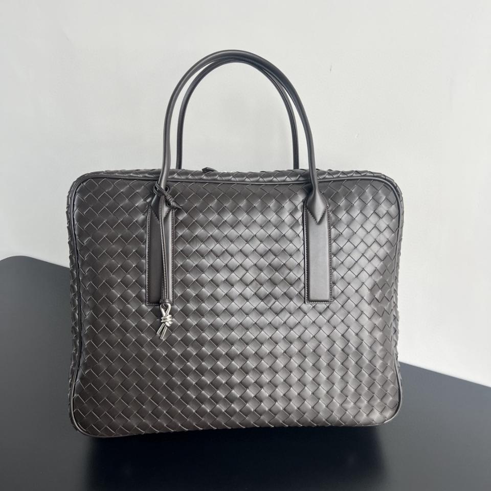 보테가 베네타 라지 겟어웨이 위켄더 폰단트 765620 50.5cm x 41.5cm x 15cm
