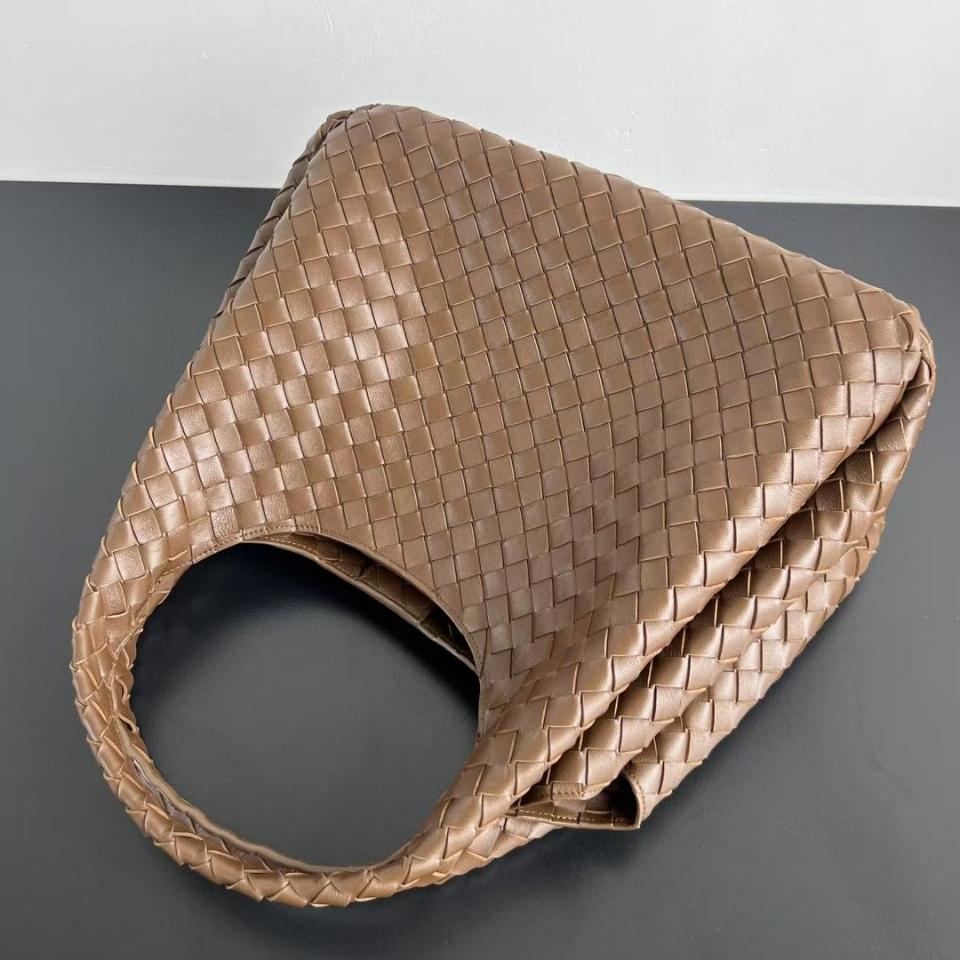 보테가 베네타 라지 캄파나 솔방울 844250V4 39x25x18.5cm