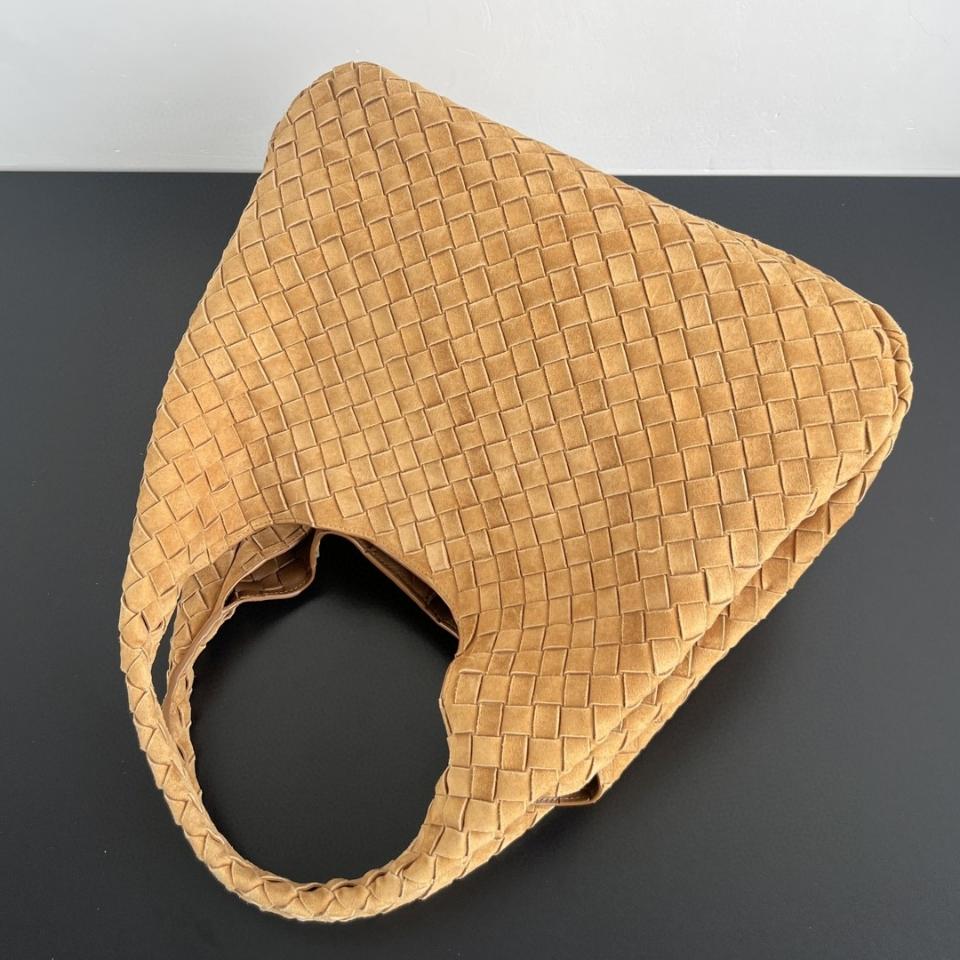 보테가 베네타 라지 캄파나 앰버 스웨이드 844250V4 39x25x18.5cm