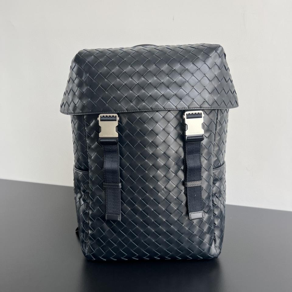 Bottega Veneta 인트레치아토 플랩 백팩 - 네이비 766580 38*26*15cm