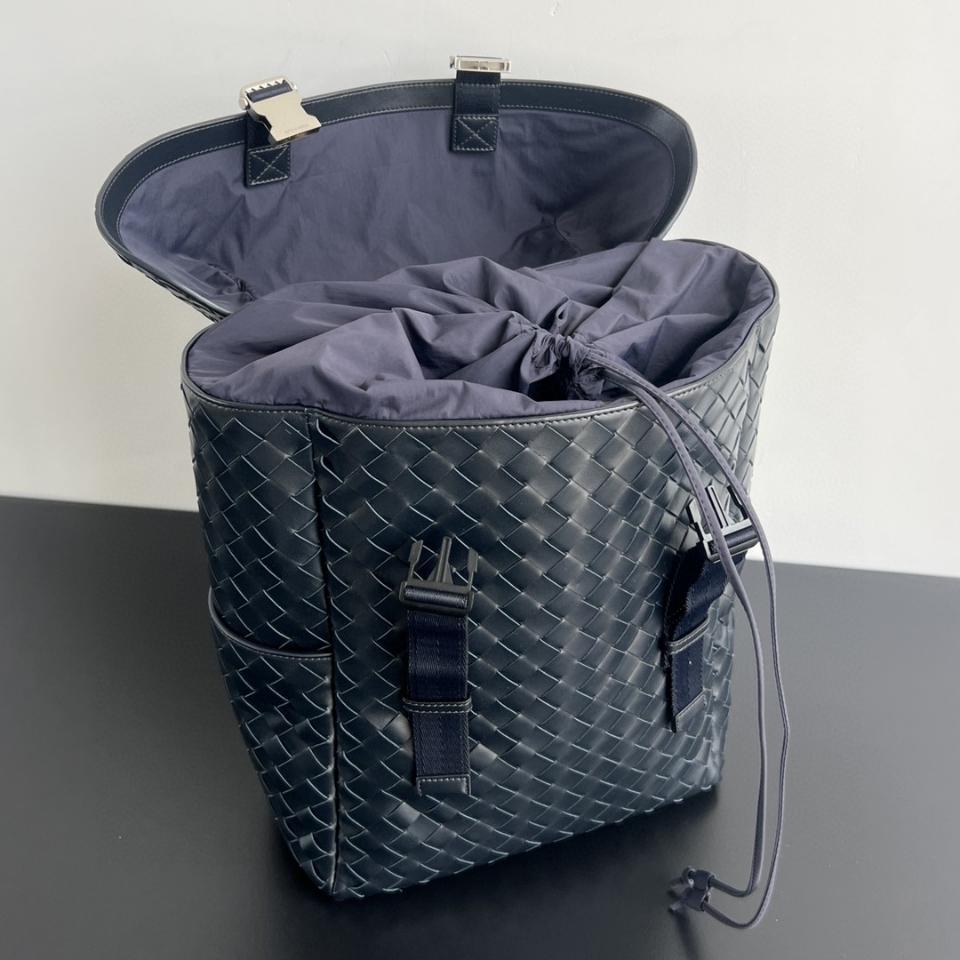 Bottega Veneta 인트레치아토 플랩 백팩 - 네이비 766580 38*26*15cm