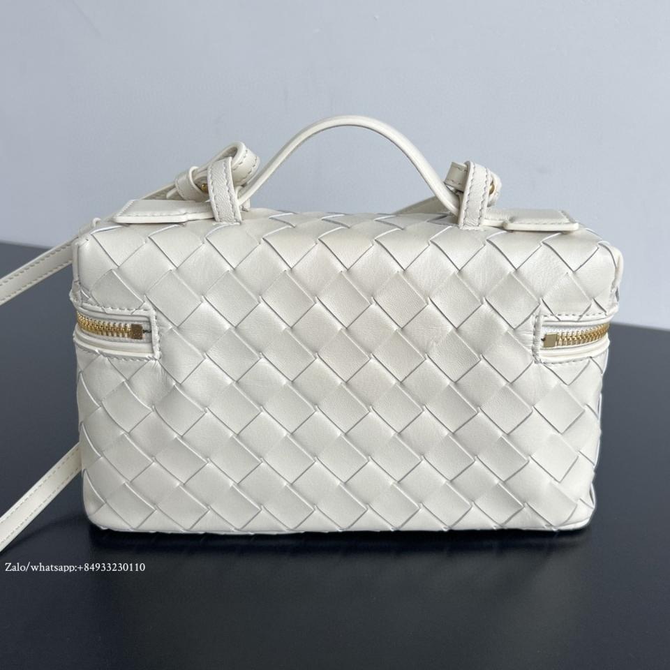 보테가 베네타 뱅뱅 씨솔트 789109 23x13x6CM